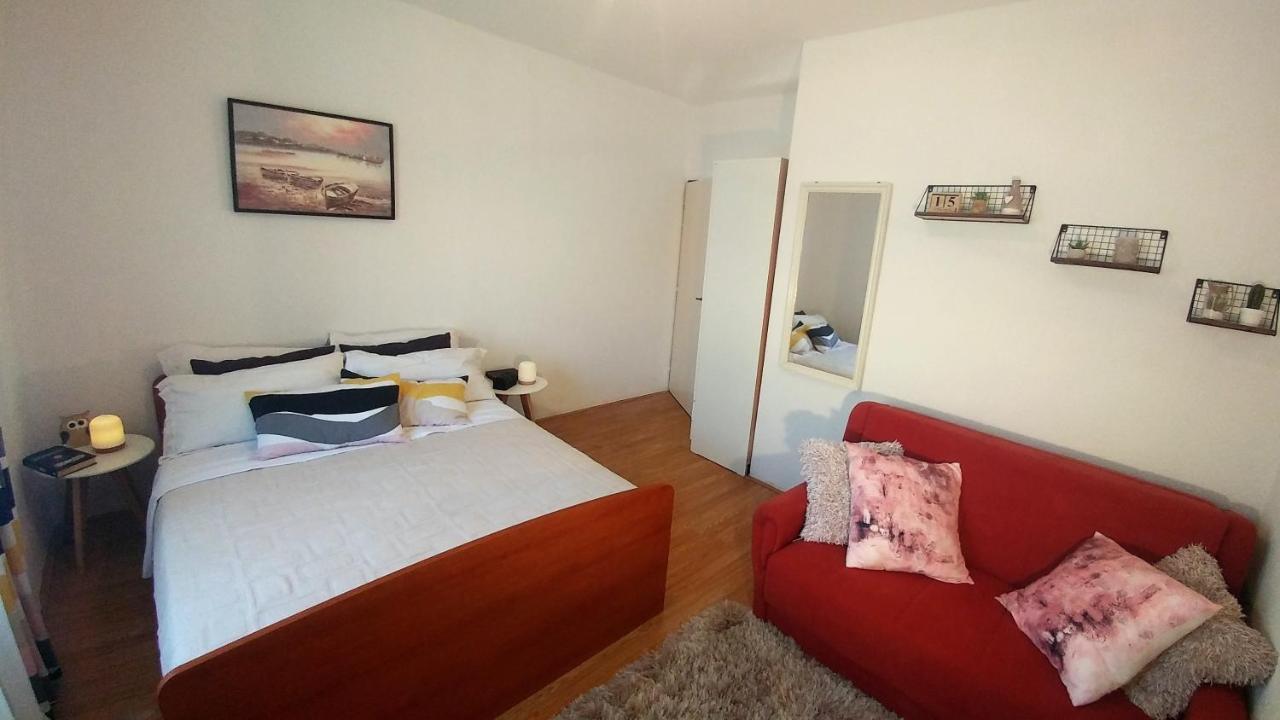 Apartments Pipi Pakoštane エクステリア 写真