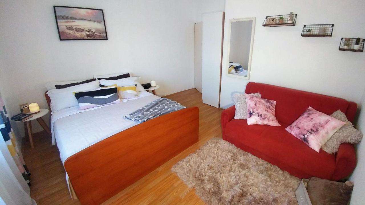 Apartments Pipi Pakoštane エクステリア 写真