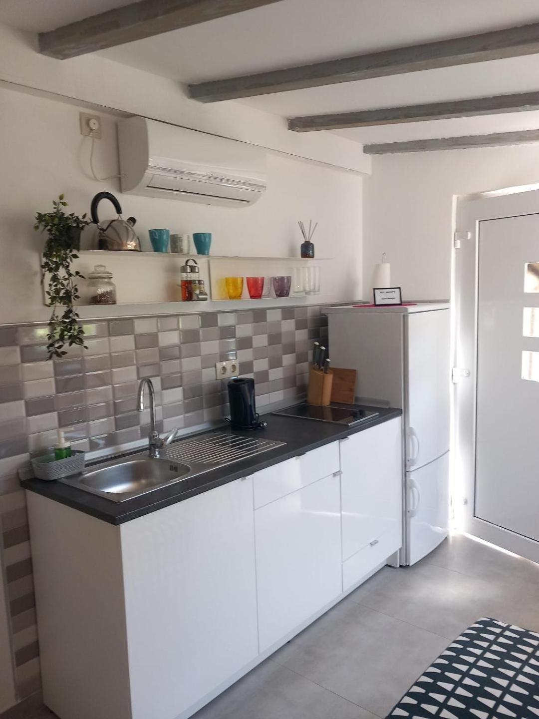 Apartments Pipi Pakoštane エクステリア 写真